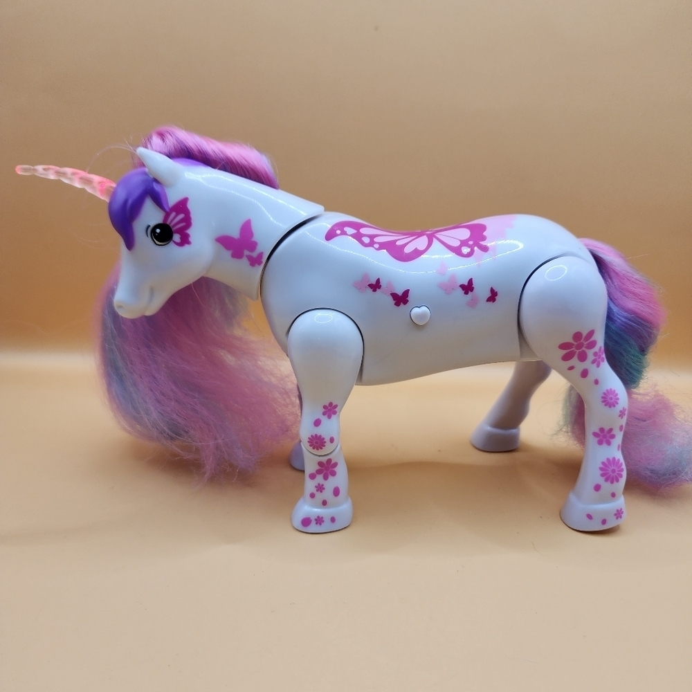 Little Live Pets Shimmer Dancing Unicorn Interactive Lights & Sounds - Picture 2 of 7